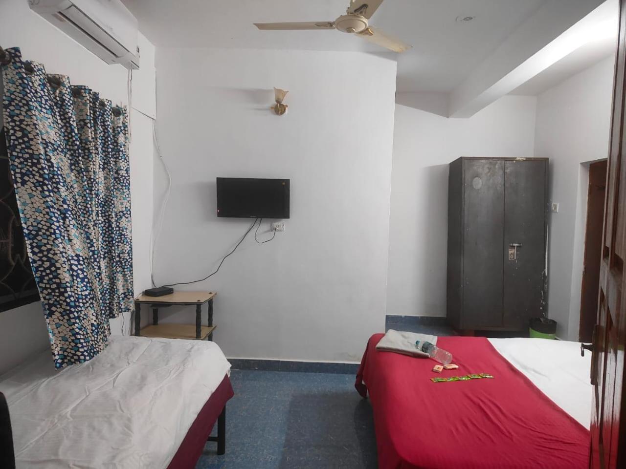 D'souzas Guest house *