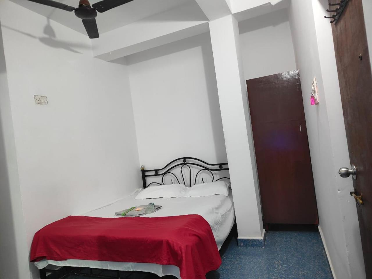 D'souzas Guest house *