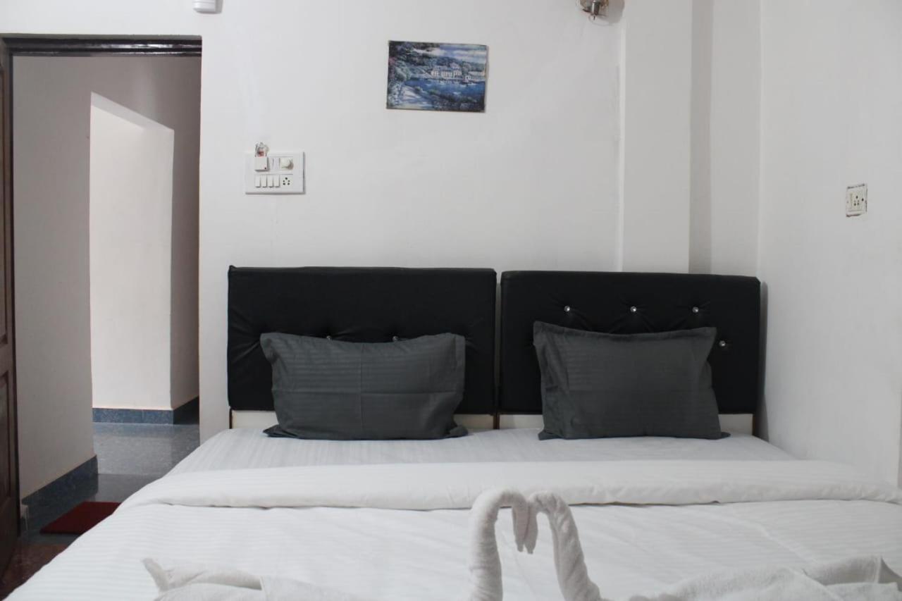 D'souzas Guest house *